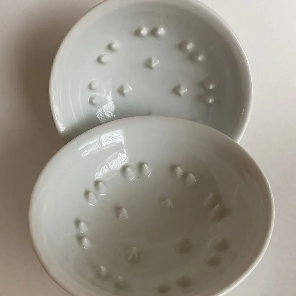 William Sonoma Set of 2 Ceramic Non Slip Grapefruit Teeth Bowls